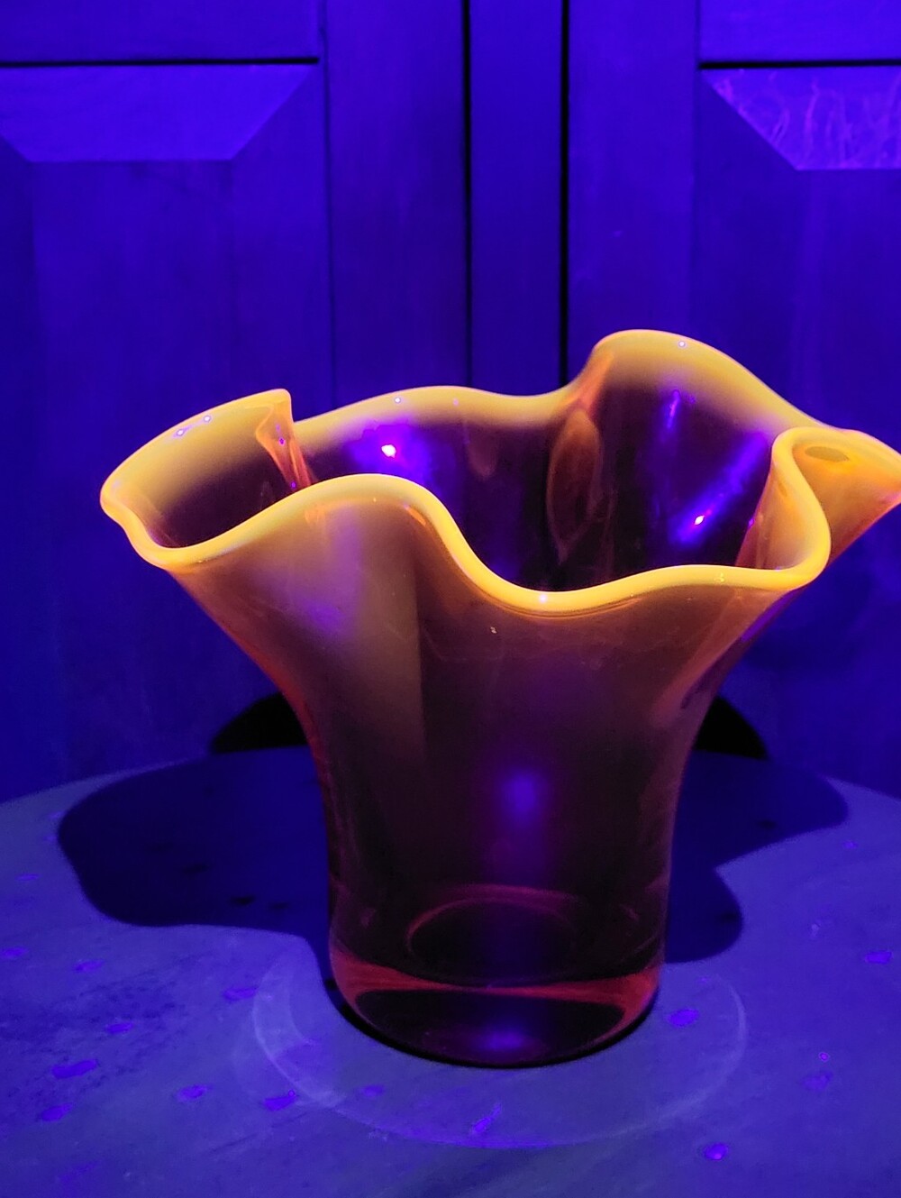Amberina Glass Ruffle Vase - Picture 13 of 15